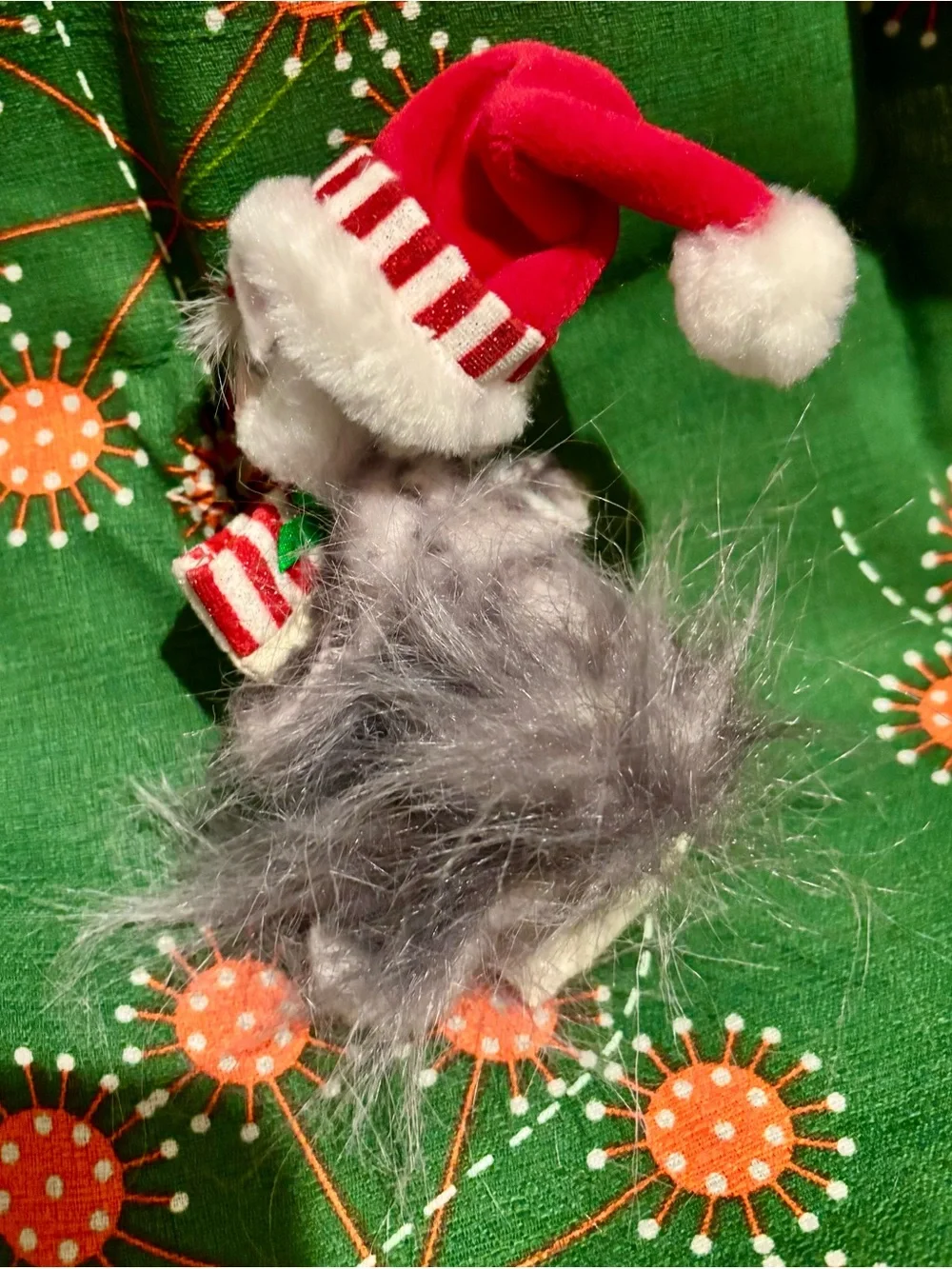 Annalee White Cat in Santa hat with catnip bag EUC